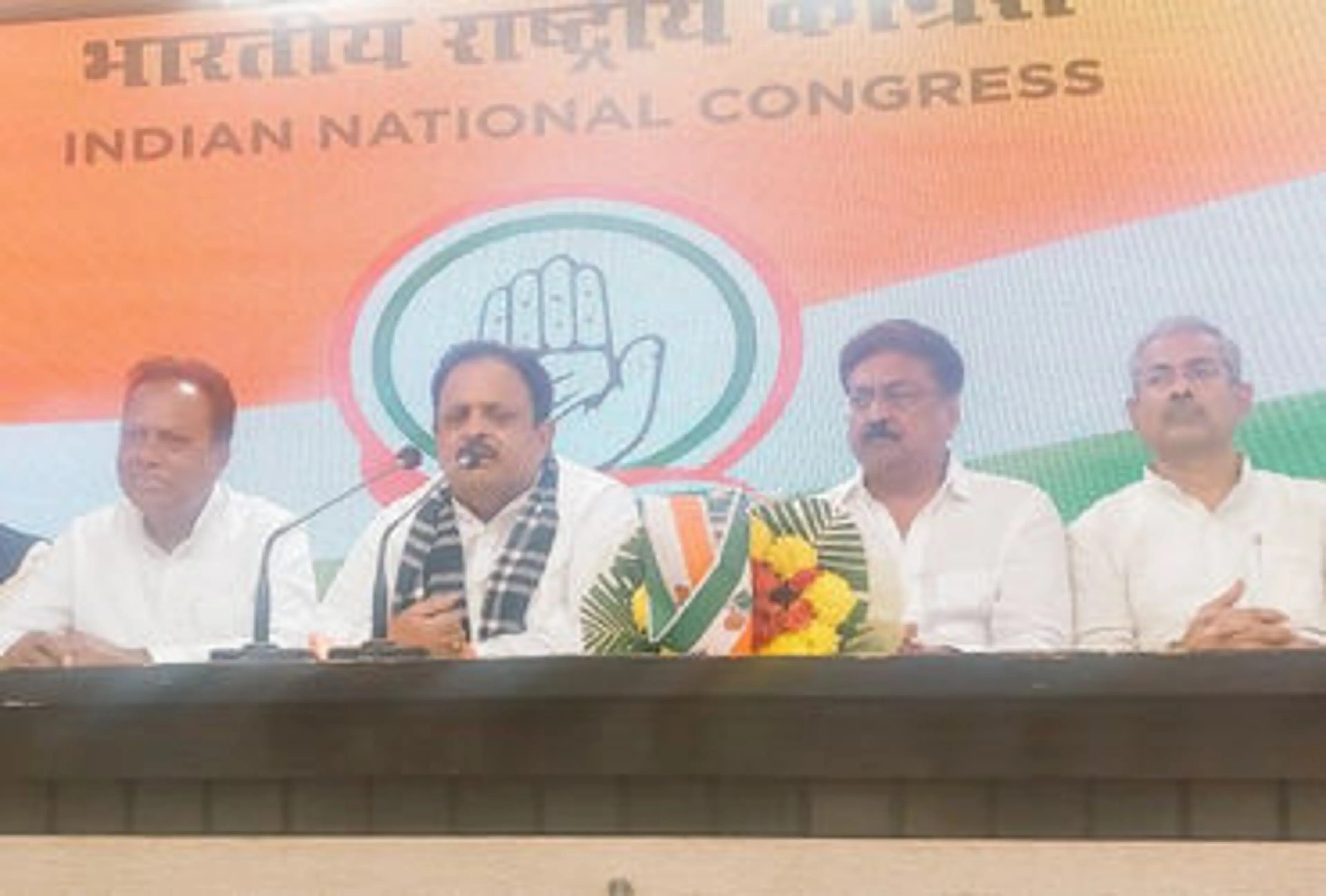 CMનો ચહેરો જાહેર કરતા જ AAPને ફટકો: ઇન્દ્રનીલ રાજ્યગુરુ ફરી કોંગ્રેસમાં