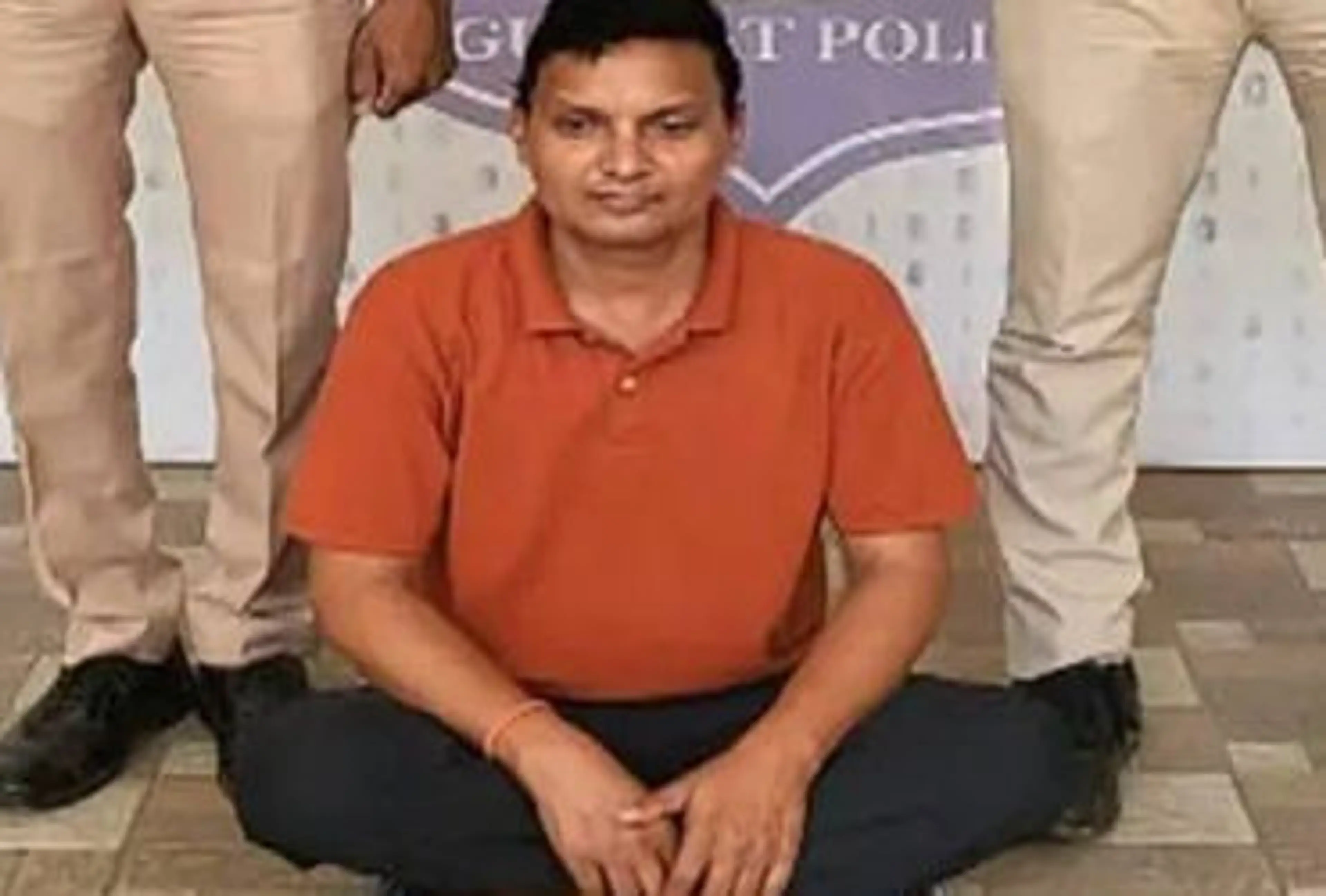 ટ્રુ-કોલરમાં IAS અધિકારીનું નામ રાખીને કંપનીઓમાં નોકરીઓની ભલામણ કરતો શખ્સ ઝડપાયો