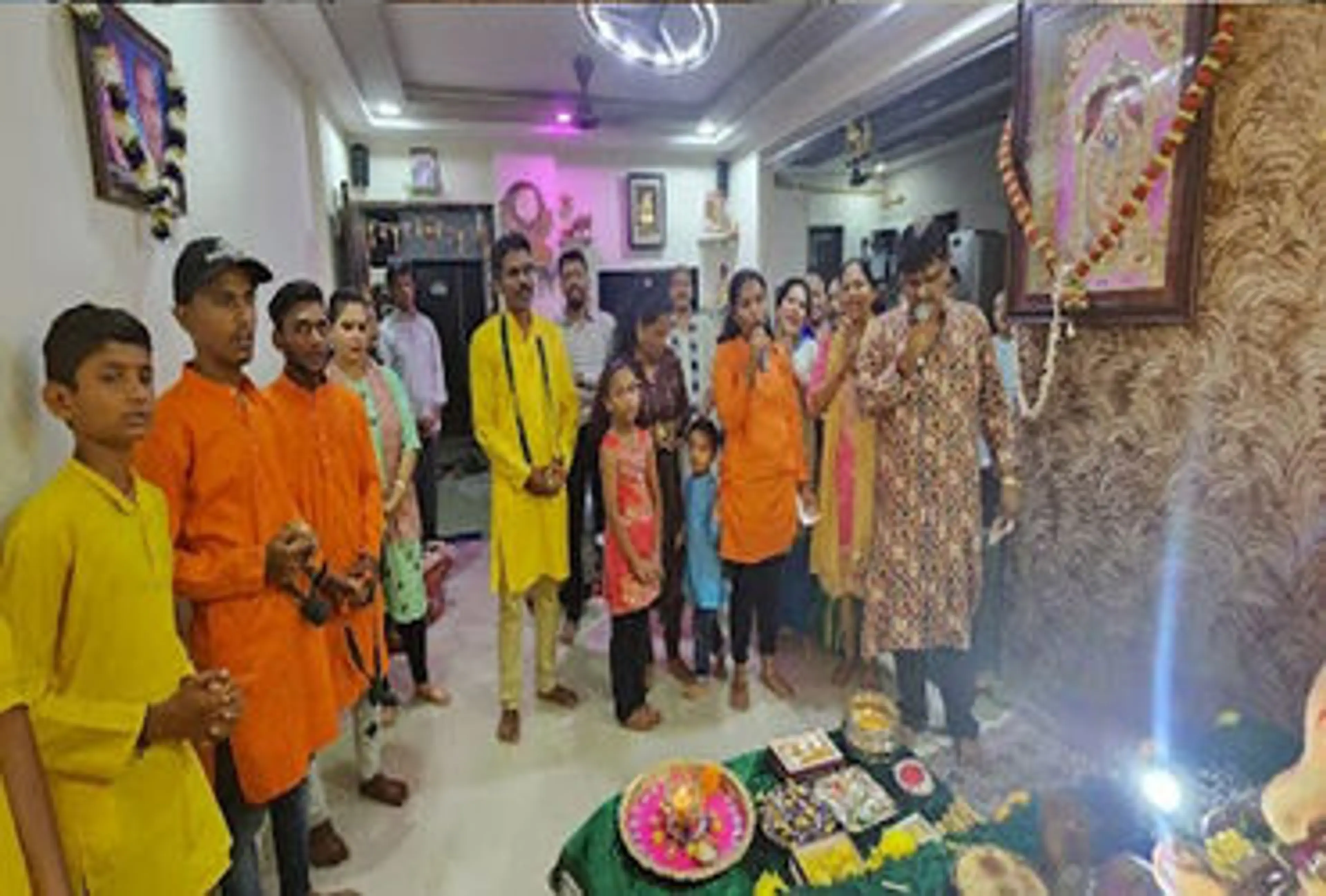 સમાજસેવા એ જ પ્રભુ સેવા સૂત્રને સાર્થક કરતું સુરતનું એક ગ્રુપ :મરાઠી આરતીમાં આવતી રકમનો બાળકોના શિક્ષણ પાછળ ઉપયોગ