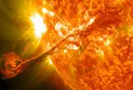 પ્રચંડ સૂર્ય તોફાન : આકાશમાં અદ્ભુત નઝારો પૃથ્વી પર ભારે અસર: સંચાર પ્રણાલીઓ તૂટી પડી