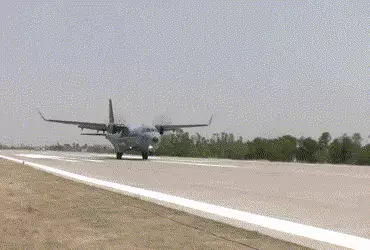 IAF, Purvanchal Expressway, Fighter Jets, Sultanpur Airshow, Sukhoi 30 MKI, Mirage 2000, Tejas, Indian Air Force, Emergency Landing, Highway Airstrip, Touch and Go Drill