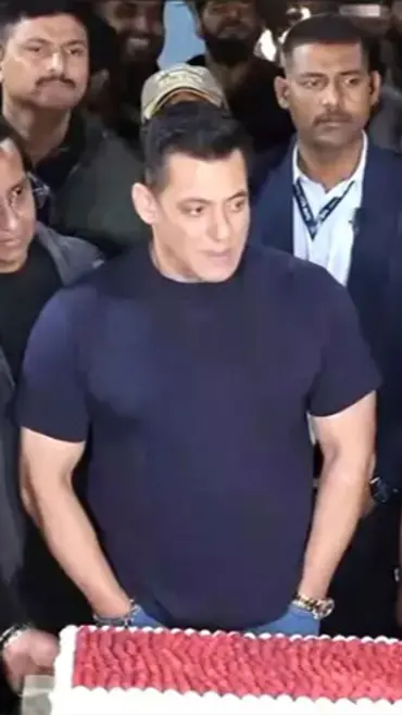 સલમાન ખાનની બર્થડે પાર્ટીમાં સેલેબ્રિટીઝની ધૂમ, જુઓ ઈનસાઈડ તસવીરો