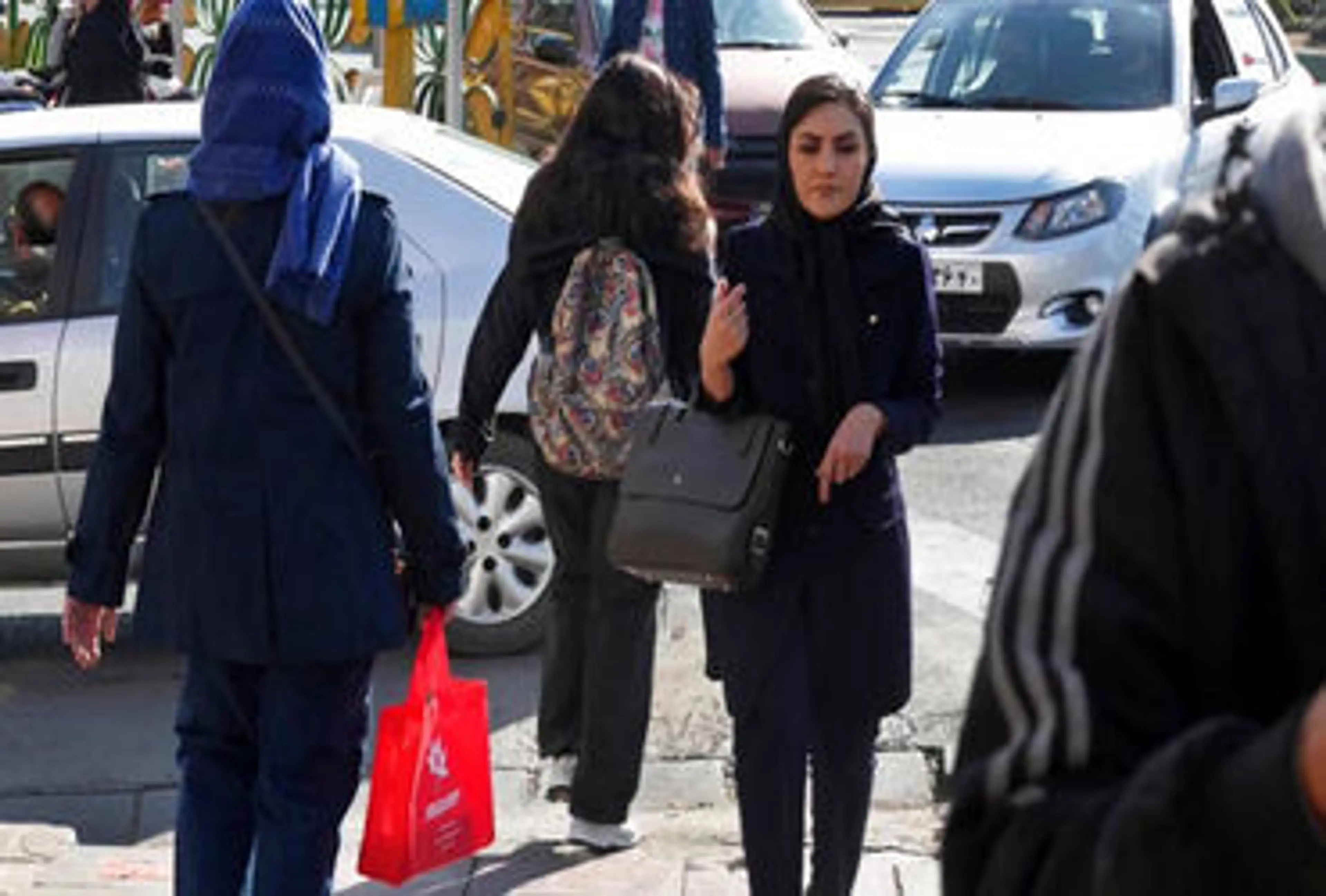 હિજાબ નહીં પહેરનાર મહિલાઓને 10 વર્ષની જેલ, ટાઈટ કપડા પહેરવા પર પણ પ્રતિબંધ, ઈરાનમાં નવો કાયદો લાગુ થશે