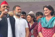 Akhilesh joins Rahul’s Bharat Jodo Nyay Yatra in Agra