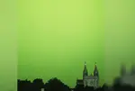 VIDEO : ભારે વરસાદ બાદ દુબઇના આકાશમાં લીલા રંગે ચર્ચા જગાવી, 'ઐતિહાસિક મોસમ' ઘટના