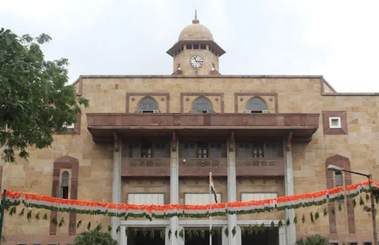 ગુજરાત યુનિ.માં અંધેર વહીવટ, આર્ટ્સ-કોમર્સના કોર્સ સમાન પણ વર્ષ મુજબ ફી જુદી-જુદી 1 - image