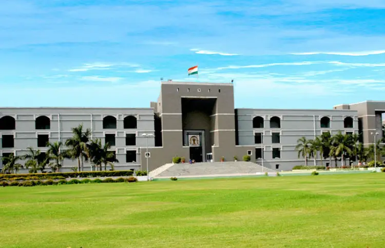 અમદાવાદ સીરિયલ બ્લાસ્ટ કેસ: 38ને ફાંસીના કન્ફર્મેશન કેસની હાઈકોર્ટમાં રોજેરોજ સુનાવણી 1 - image