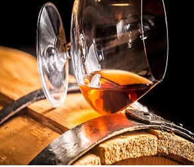 MSU હેડ ઓફિસના એકાઉન્ટ વિભાગમાં એક કર્મચારી દારુ પીતા ઝડપાયો 1 - image