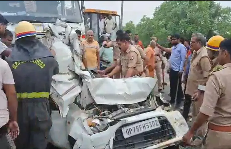 Road Accident In Uttar Pradesh