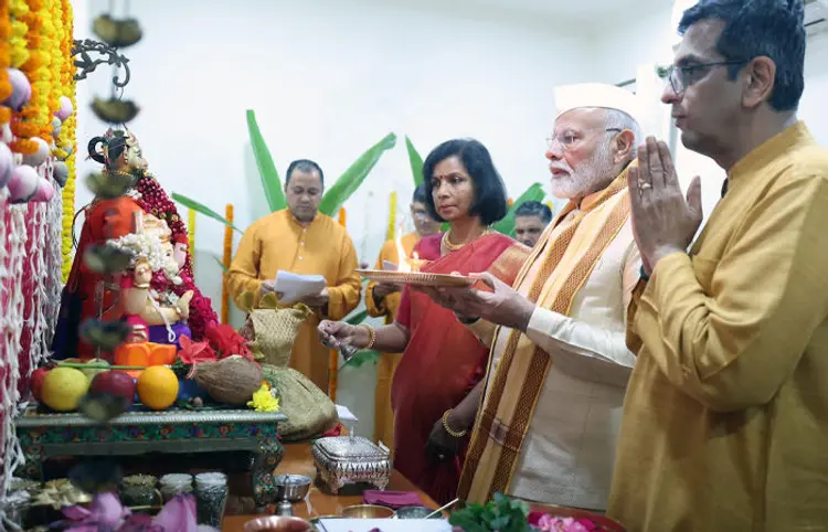 PM Modi Visit CJI's House