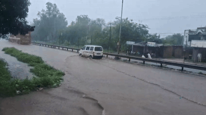 ગુજરાતમાં મેઘમહેર: કપરાડામાં 8 કલાકમાં 6 ઇંચ વરસાદ, કુલ 134 તાલુકા તરબોળ 1 - image